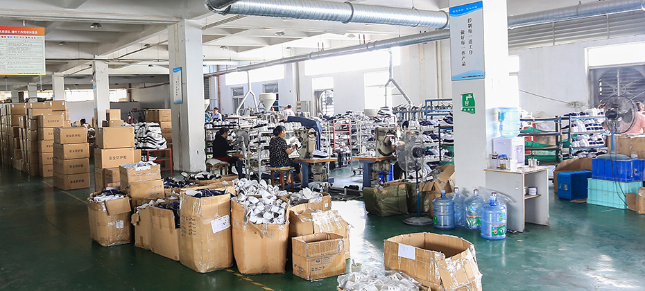 無塵防靜電服供應商-易合通用品質締造產品 無塵防靜電服供應商-易合通用品質締造產品
